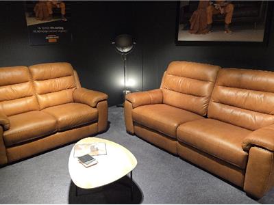 Lederland BREDA Showroommodel alinda 2,5 me 2 electr relax en 2 zit vast